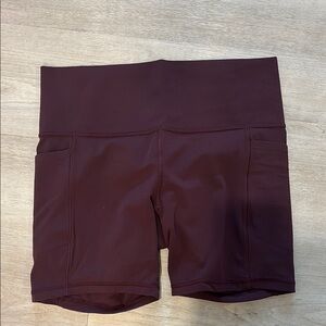 Athleta Salutation Stash 7” Short